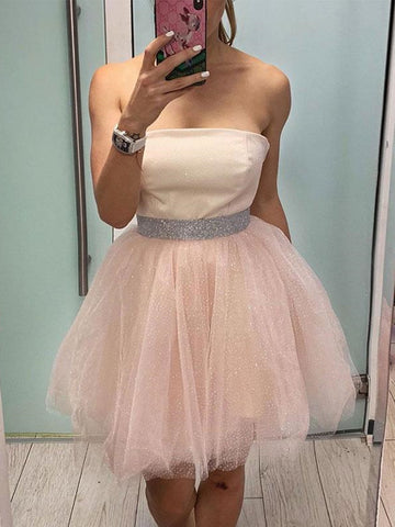 Robe de bal courte trapèze sans bretelles en tulle avec ceinture
