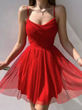 Robe courte trapèze à fines bretelles en mousseline rouge pour bal de promo