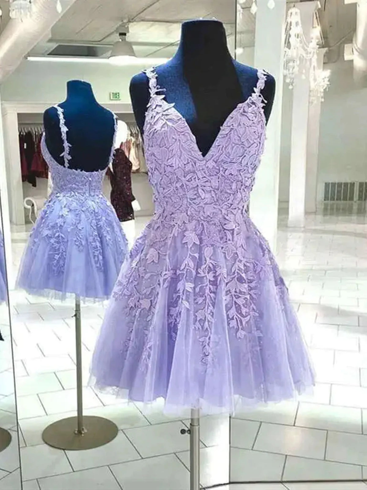 Robe de bal courte en dentelle et tulle, dos nu, col en V, coupe trapèze, rose
