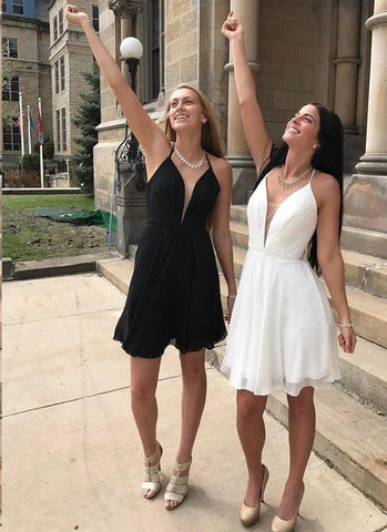 Robe de bal courte trapèze en mousseline dos nu à lacets et col en V