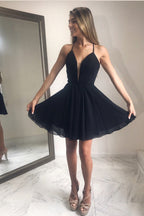 Robe de bal courte trapèze en mousseline dos nu à lacets et col en V