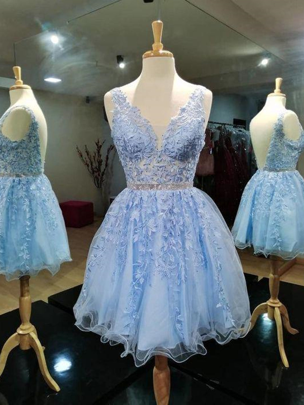 Robes de bal courtes trapèze à col en V et dos nu en dentelle, robes de soirée sans dos