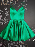 Robes de bal de fin d'année courtes en satin vert, col en V, coupe trapèze, style formel