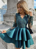 Robe de bal de fin d'année courte en satin et dentelle, col en V et manches