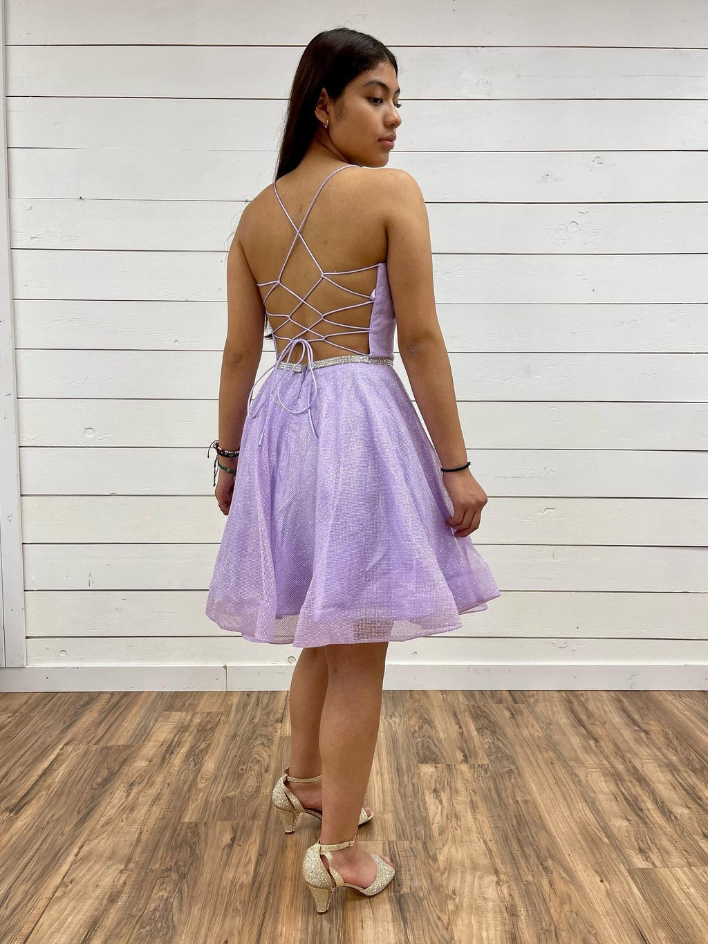 Robes de bal courtes trapèze en tulle dos nu à col V et décolleté en V, robes de soirée lilas