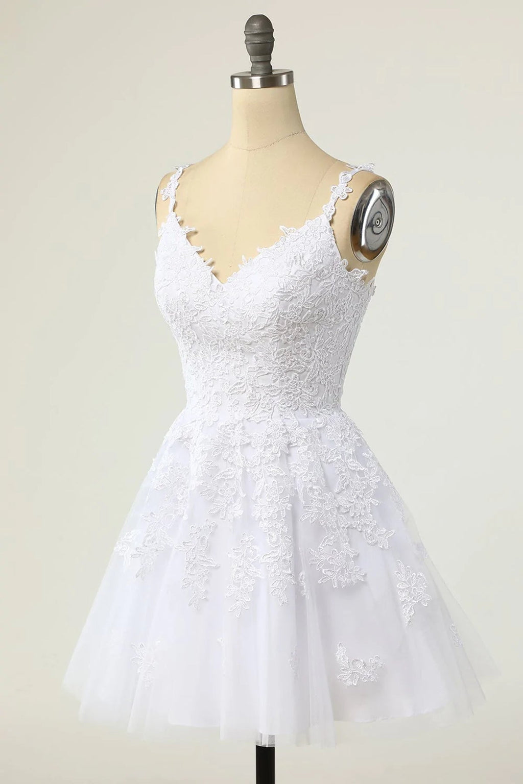 Robe de bal blanche courte trapèze en tulle et dentelle, dos nu, col en V et col en V