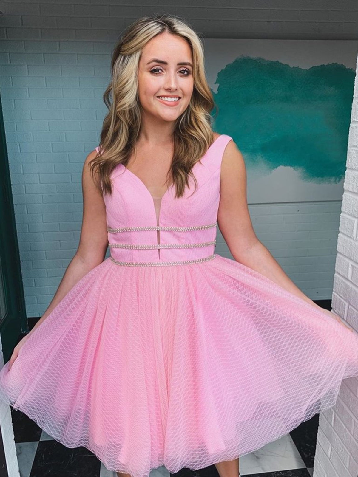 Robes de bal courtes en tulle à col V et coupe trapèze, robes de soirée roses