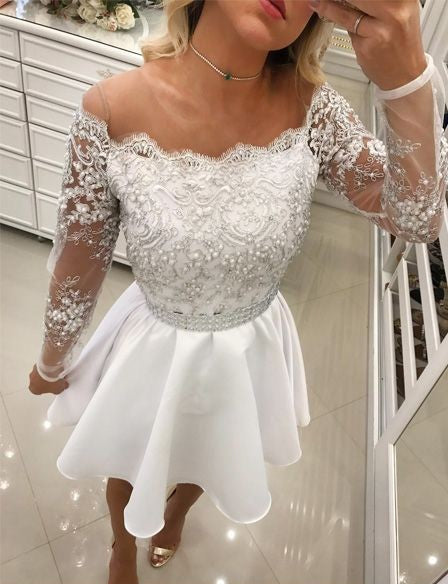 Robe de bal courte trapèze blanche en dentelle et mousseline à manches longues