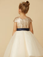 Robe de demoiselle d'honneur courte princesse en tulle à sequins avec col bijou et manches