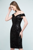Robes de bal noires courtes à paillettes, fourreau et épaules dénudées