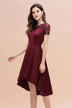 Robe de cocktail bordeaux à sequins, coupe asymétrique, manches courtes, style trapèze, idéale pour tous les jours.