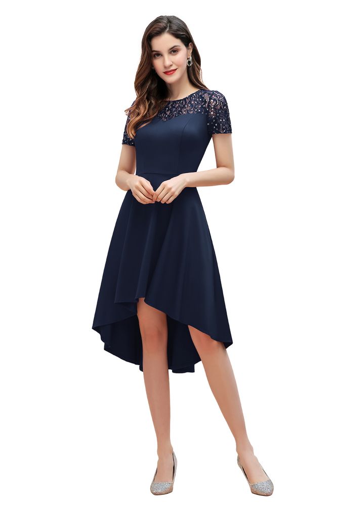 Robe de cocktail bordeaux à sequins, coupe asymétrique, manches courtes, style trapèze, idéale pour tous les jours.