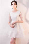 Vestido corto de fiesta blanco de encaje con volantes y mangas cortas PD063