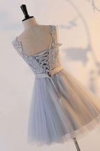 Robes de bal courtes en tulle avec nœud argenté et application PD302