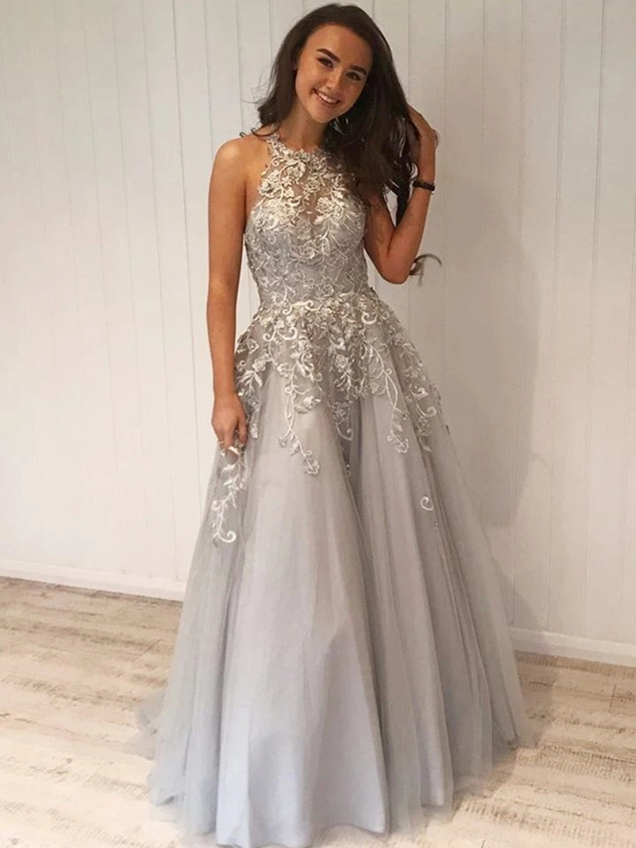 Vestidos de fiesta largos plateados de corte A con escote halter, tul y encaje.