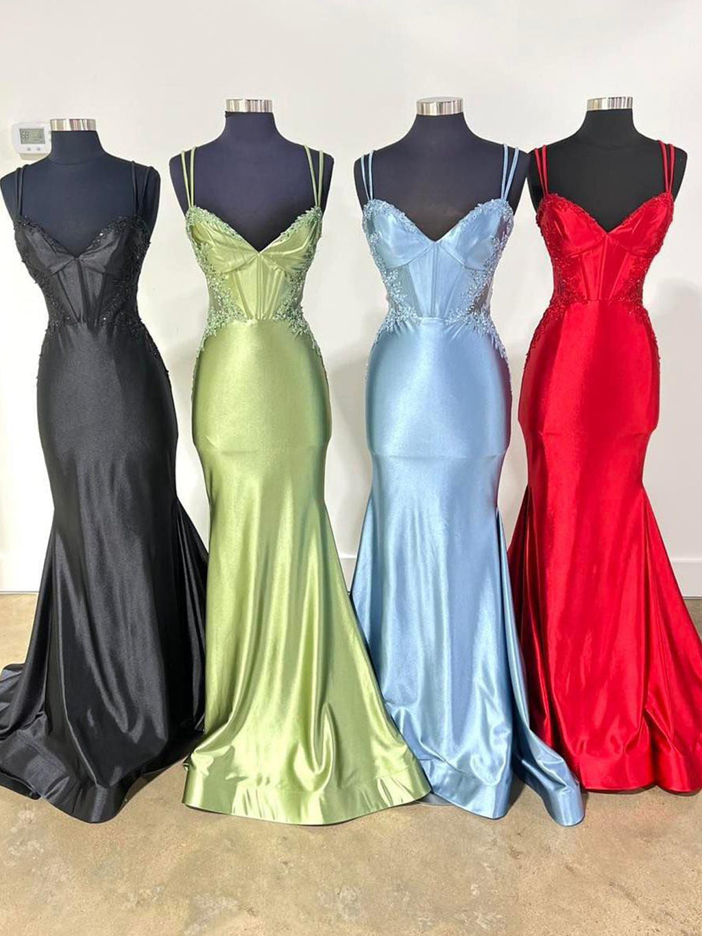 Simmy | Robe de bal sirène en satin à bretelles doubles et appliques 
