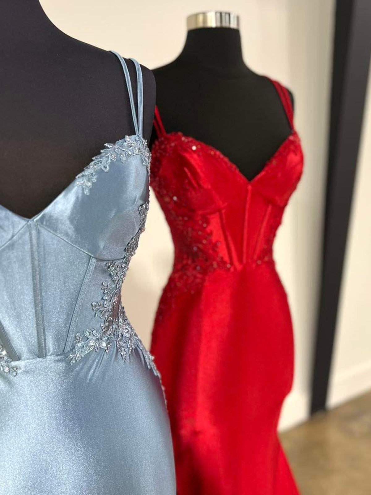 Simmy | Robe de bal sirène en satin à bretelles doubles et appliques 