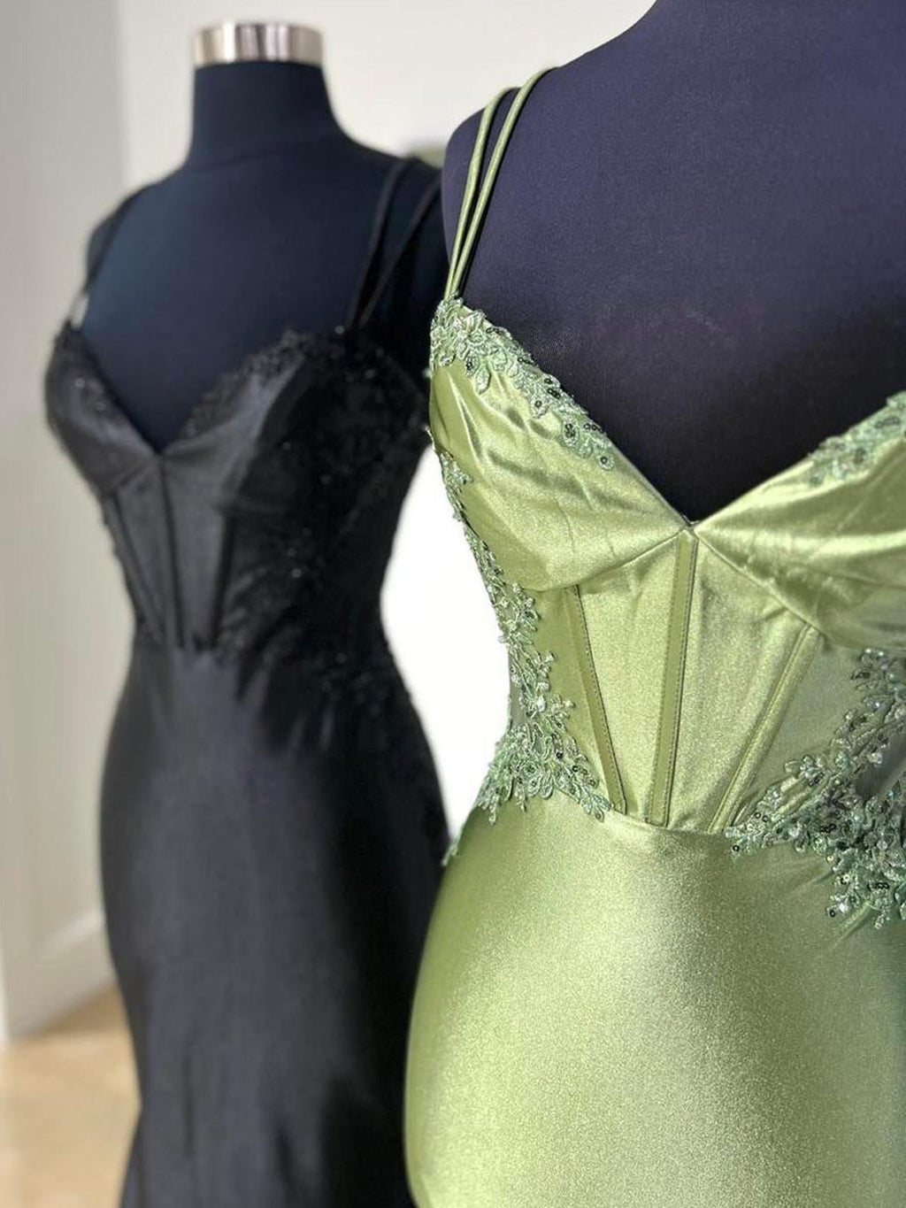 Simmy | Robe de bal sirène en satin à bretelles doubles et appliques 