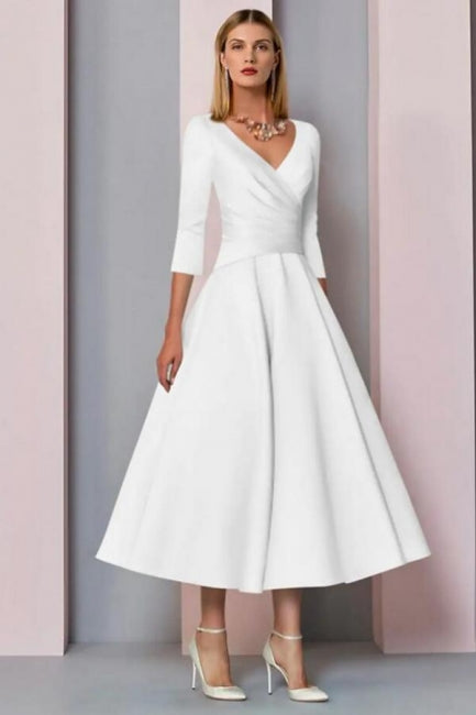 Vestidos de novia sencillos de satén, corte en A, escote corto en V y manga larga