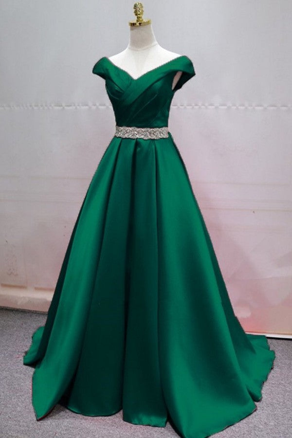 Robe de bal longue en satin, coupe trapèze simple, col en V et ceinture en cristal.