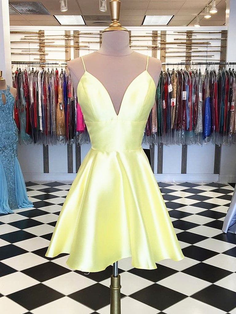 Robe de bal courte jaune satinée à col V et coupe trapèze simple