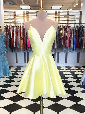 Vestidos cortos sencillos de satén amarillo con escote en V y corte en A para baile de graduación o fiesta de bienvenida