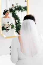 Vestido de novia sencillo y elegante de corte A, manga larga, satén y espalda descubierta