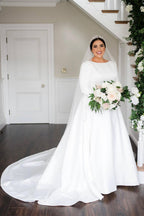 Vestido de novia sencillo y elegante de corte A, manga larga, satén y espalda descubierta