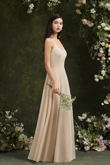 Robe de bal simple en satin champagne à fines bretelles spaghetti, sans manches, coupe trapèze et volants