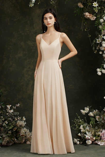Robe de bal simple en satin champagne à fines bretelles spaghetti, sans manches, coupe trapèze et volants