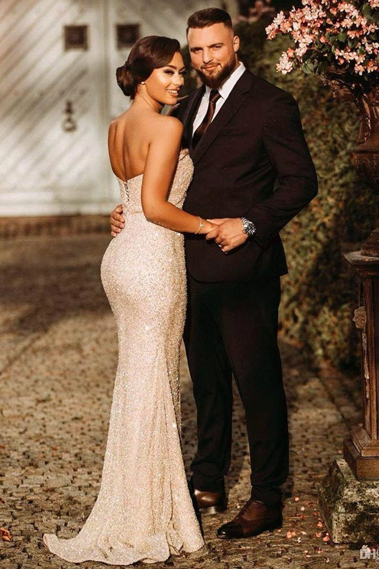 Robe de bal simple champagne sans bretelles à paillettes et fente