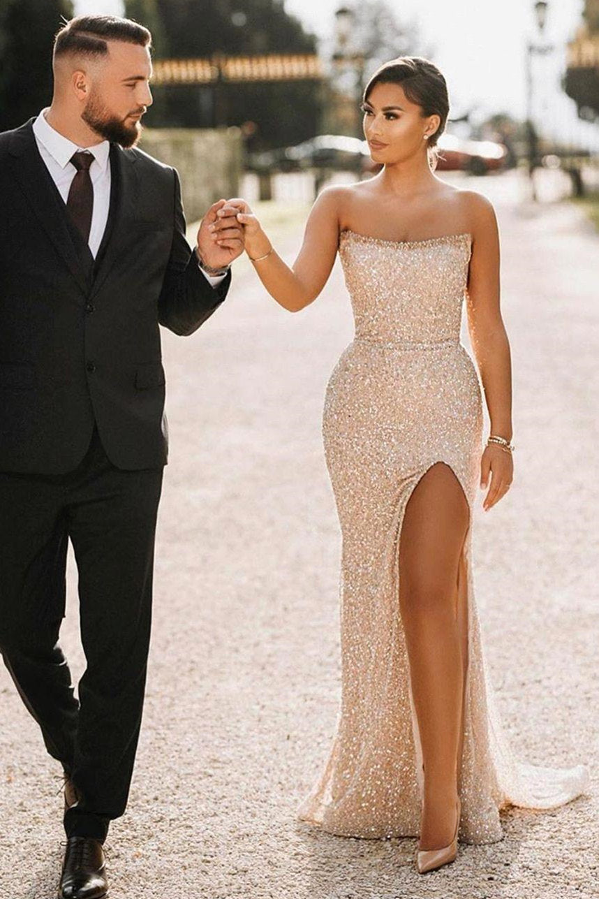 Robe de bal simple champagne sans bretelles à paillettes et fente
