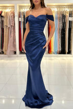 Vestido de fiesta largo de sirena azul marino oscuro sencillo con hombros descubiertos, de satén