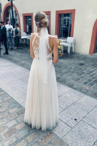 Vestido de novia sencillo de tul blanco sin mangas con escote halter y corte en A
