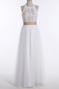 Robe de mariée longue sans manches à haut en dentelle ornée de bijoux simples WD098
