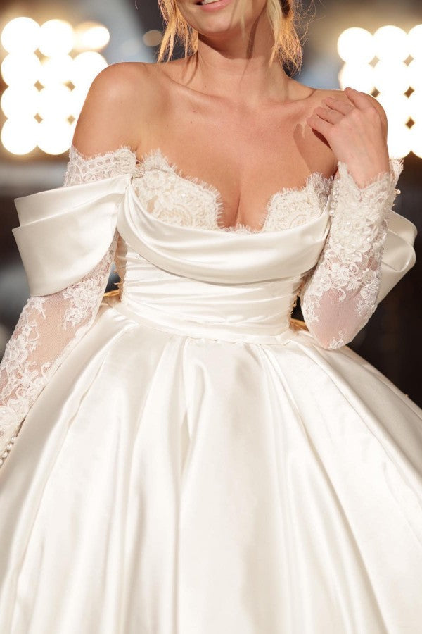 Vestidos de novia sencillos, largos, de corte princesa, con hombros descubiertos, satén y encaje, con mangas largas.