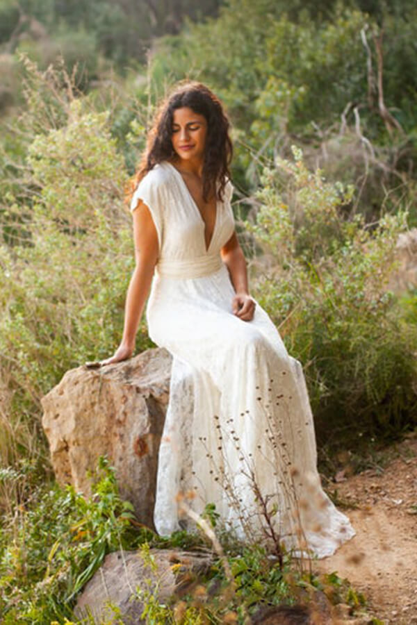 Robe de mariée simple longue trapèze dos nu sans manches col V en dentelle
