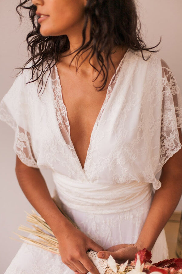 Robe de mariée simple longue trapèze dos nu sans manches col V en dentelle