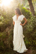 Robe de mariée simple longue trapèze dos nu sans manches col V en dentelle