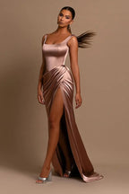 Robe de bal simple, longue, trapèze, sans manches, en satin, avec fente, bretelles et bretelles.