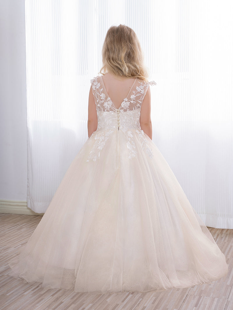Robes de demoiselle d'honneur simples, longues et trapèze, en tulle, ornées d'appliqués de dentelle.