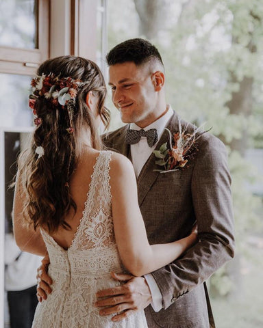 Vestidos de novia sencillos, largos, de corte A, con escote en V y espalda descubierta de encaje