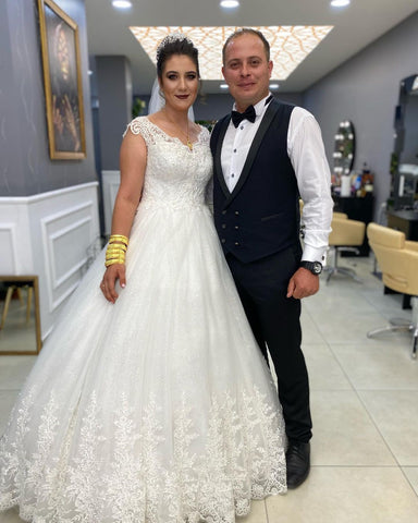 Vestido de novia sencillo largo de corte A con escote en V y encaje de tul