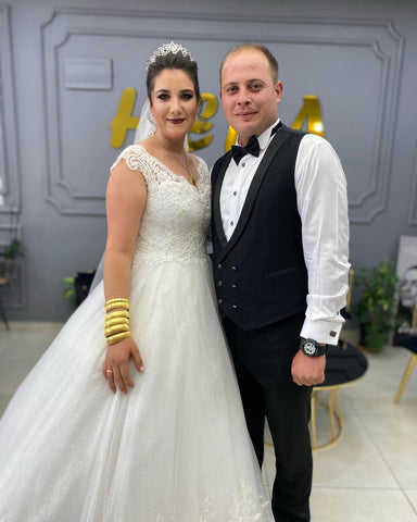 Vestido de novia sencillo largo de corte A con escote en V y encaje de tul