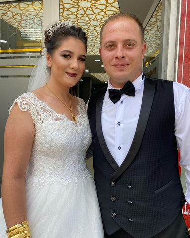 Vestido de novia sencillo largo de corte A con escote en V y encaje de tul