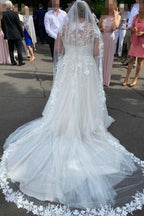 Vestidos de novia sencillos, largos, de corte A, con escote en V y mangas largas, con encaje.