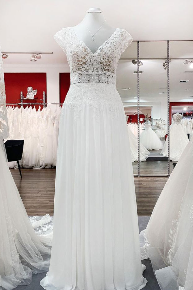 Vestido de novia sencillo largo de corte A con escote en V, apliques de tul y encaje