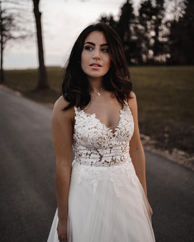 Vestido de novia sencillo, largo, de corte A, con escote en V, de tul y sin espalda