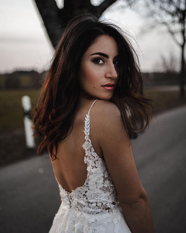 Vestido de novia sencillo, largo, de corte A, con escote en V, de tul y sin espalda