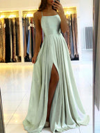 Vestido largo de noche sencillo, con tirantes finos, ideal para fiestas de graduación con abertura.